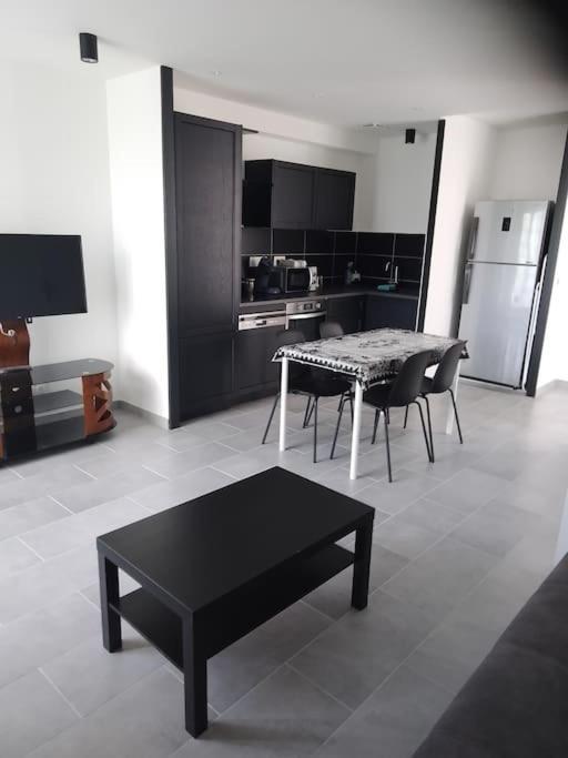 Appartement 2 T2 Neuf Et Elegant Proche Zenith Perignat-les-Sarlieve Exterior foto